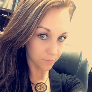 Meet your Posher, Leslie